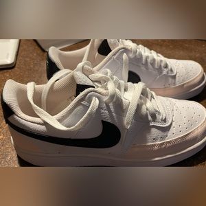 Women’s Nike sneakers